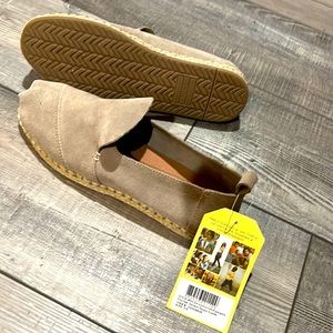 Brand new Women’s “Toms “  deconstructed Alpargata  tags still on